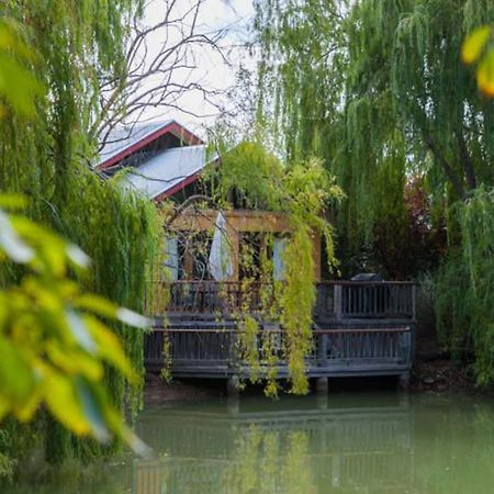 Perricoota Vines Retreat Hotel Moama Buitenkant foto