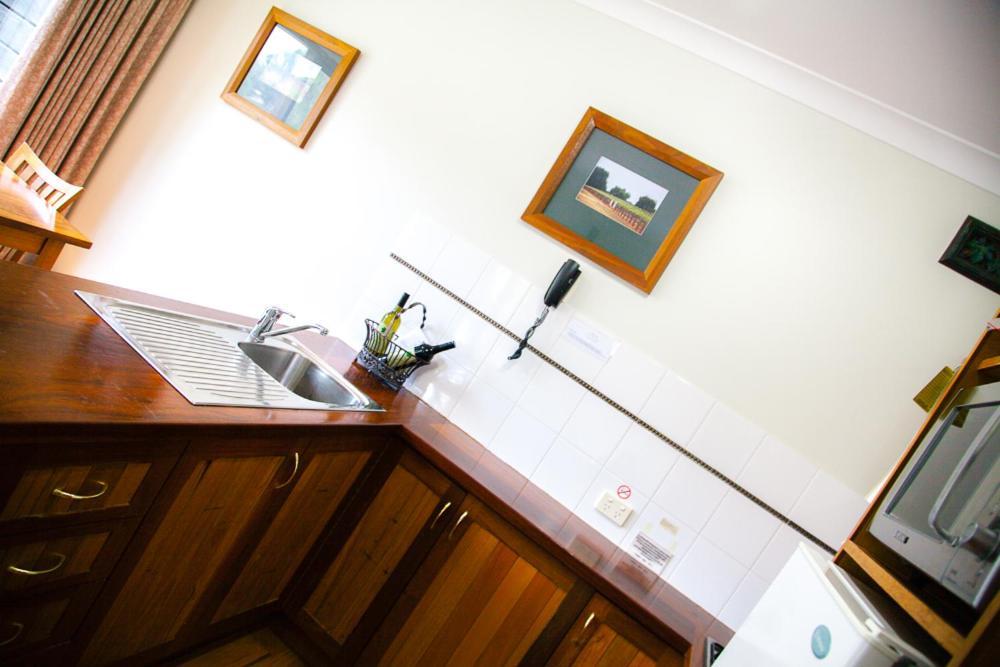 Perricoota Vines Retreat Hotel Moama Kamer foto