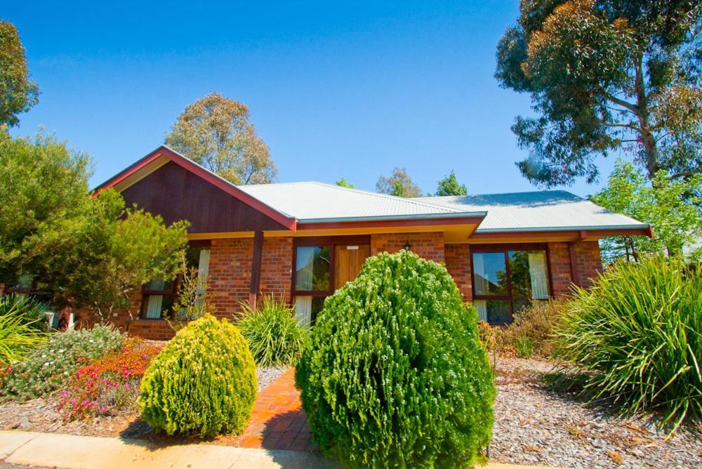 Perricoota Vines Retreat Hotel Moama Buitenkant foto
