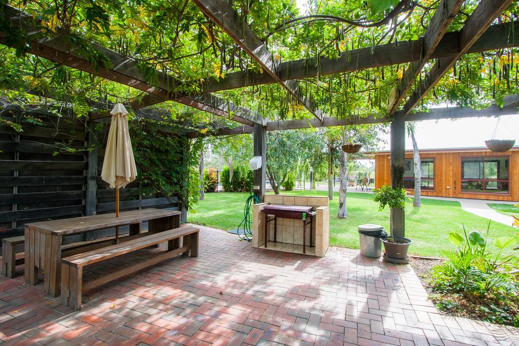 Perricoota Vines Retreat Hotel Moama Buitenkant foto