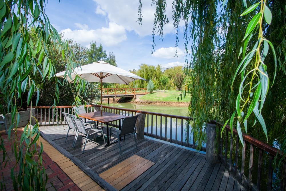 Perricoota Vines Retreat Hotel Moama Buitenkant foto