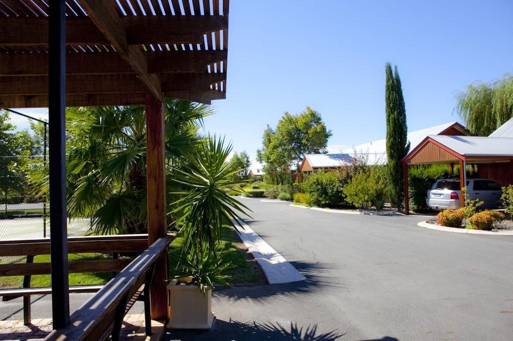 Perricoota Vines Retreat Hotel Moama Kamer foto