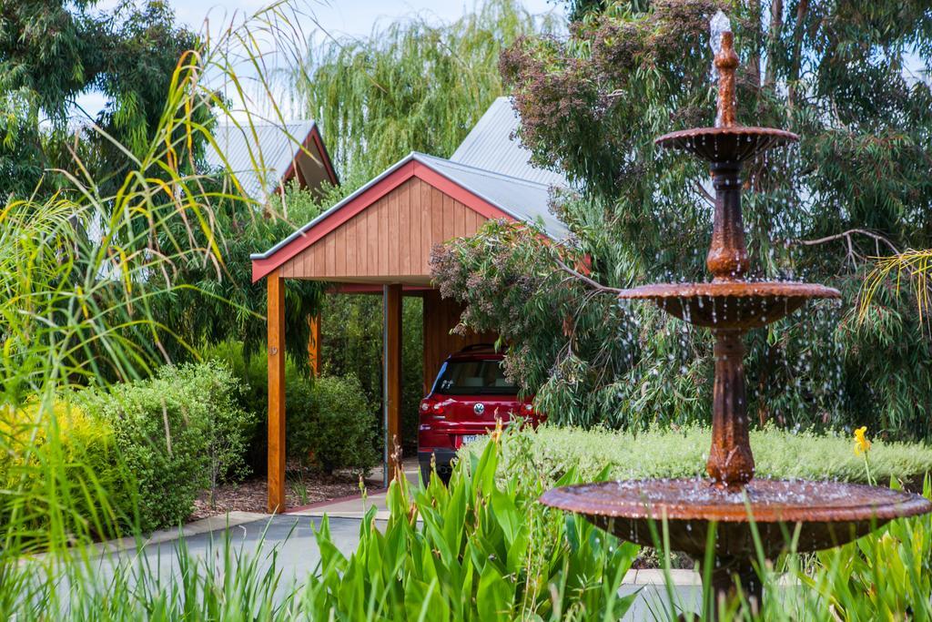 Perricoota Vines Retreat Hotel Moama Kamer foto