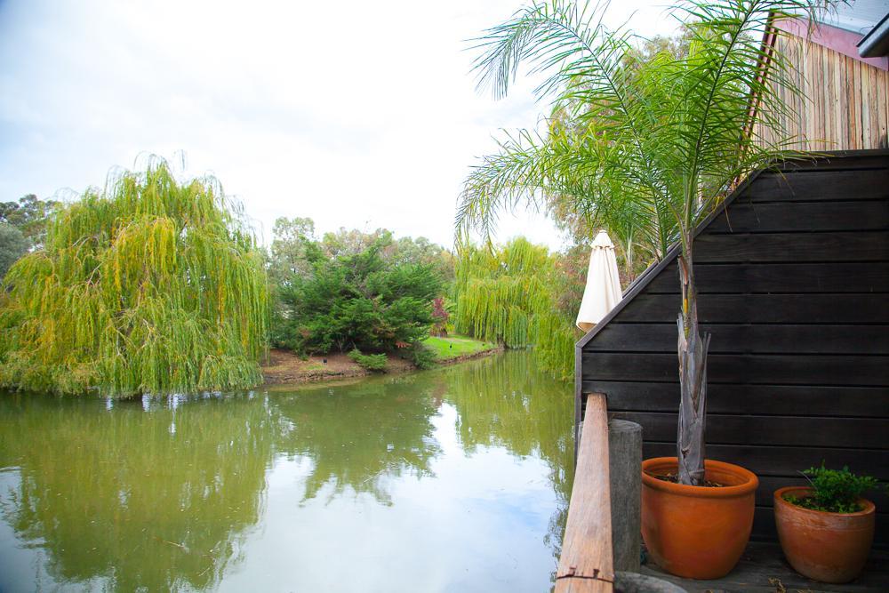 Perricoota Vines Retreat Hotel Moama Buitenkant foto
