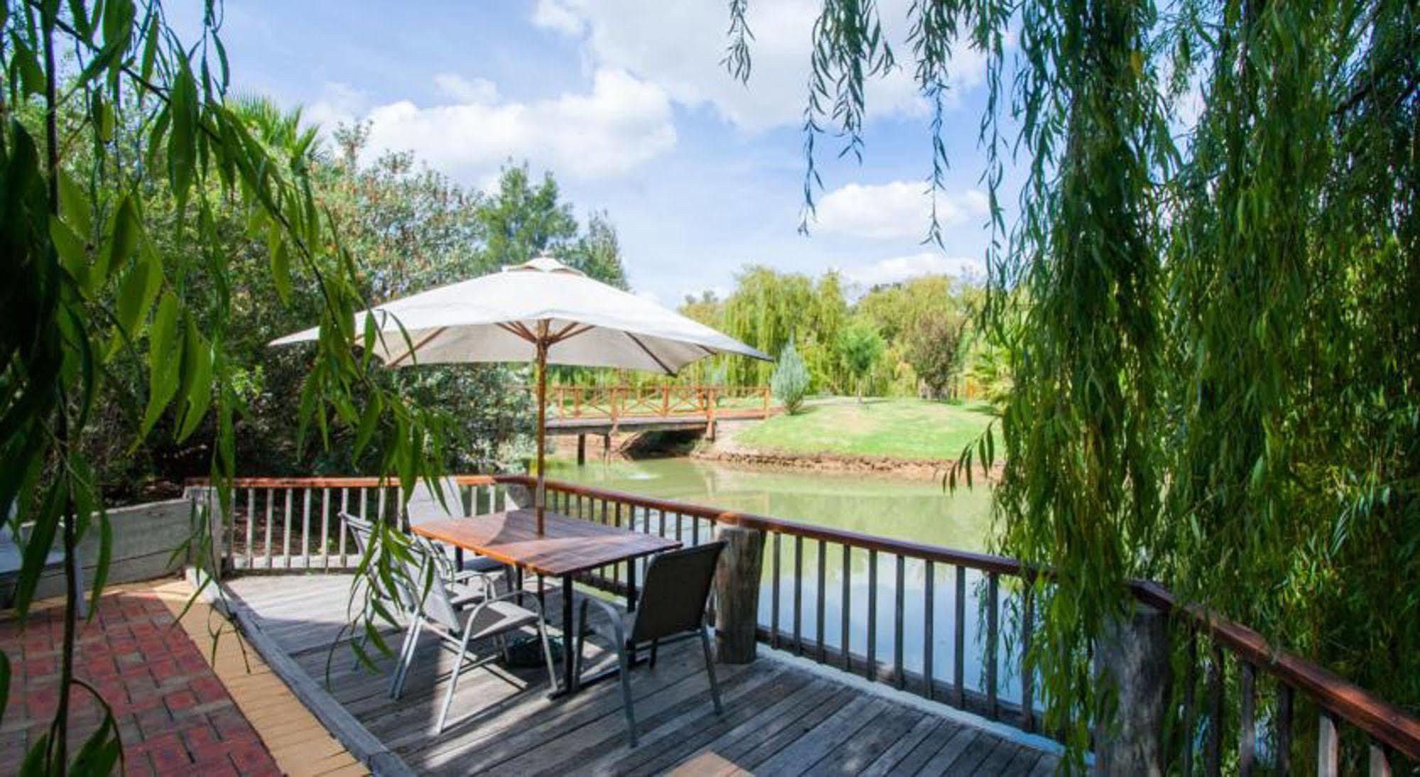 Perricoota Vines Retreat Hotel Moama Buitenkant foto