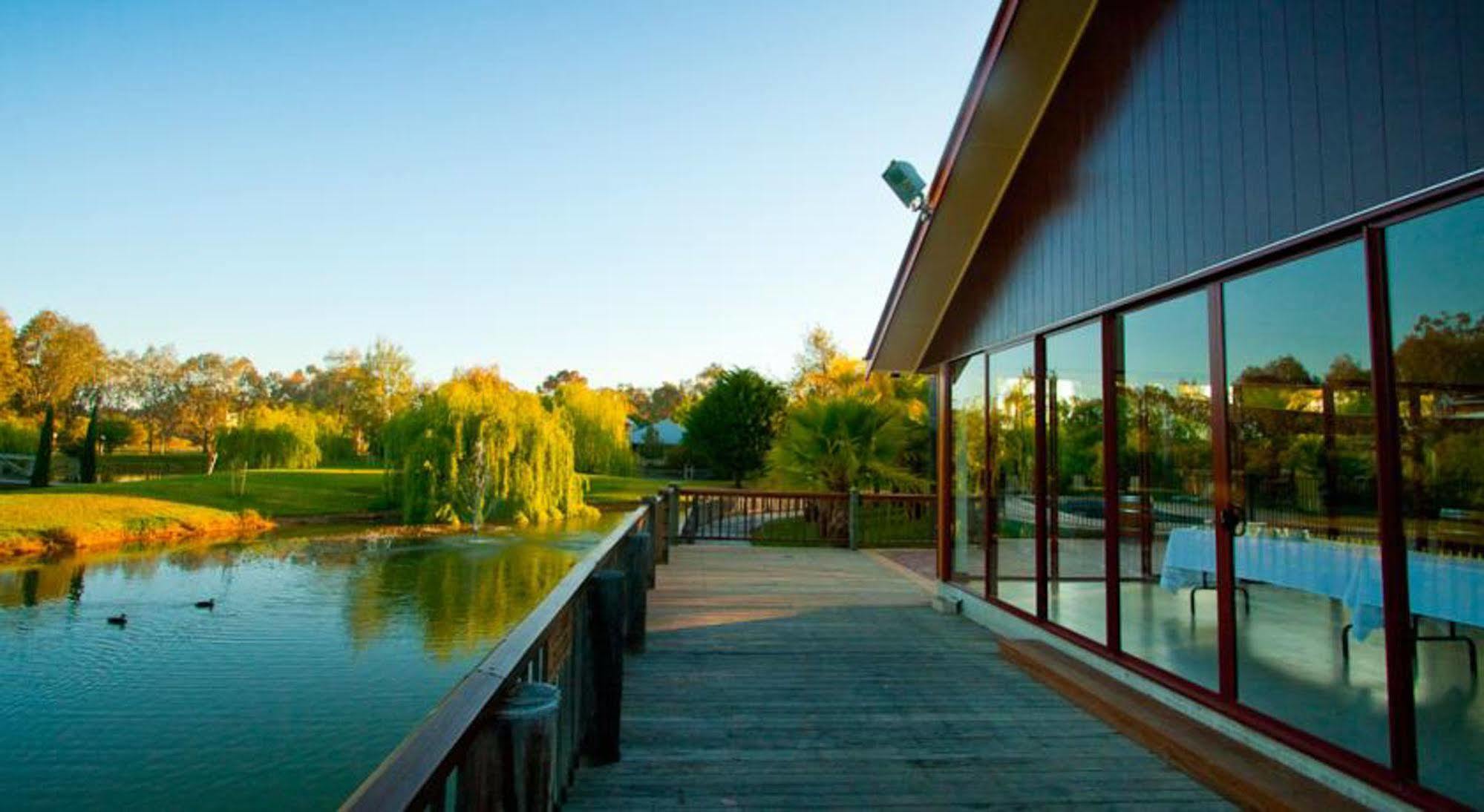 Perricoota Vines Retreat Hotel Moama Buitenkant foto